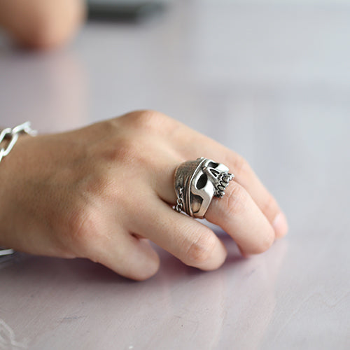 Pirates of the Caribbean: World's End Skull Ring - Silver (Medium)