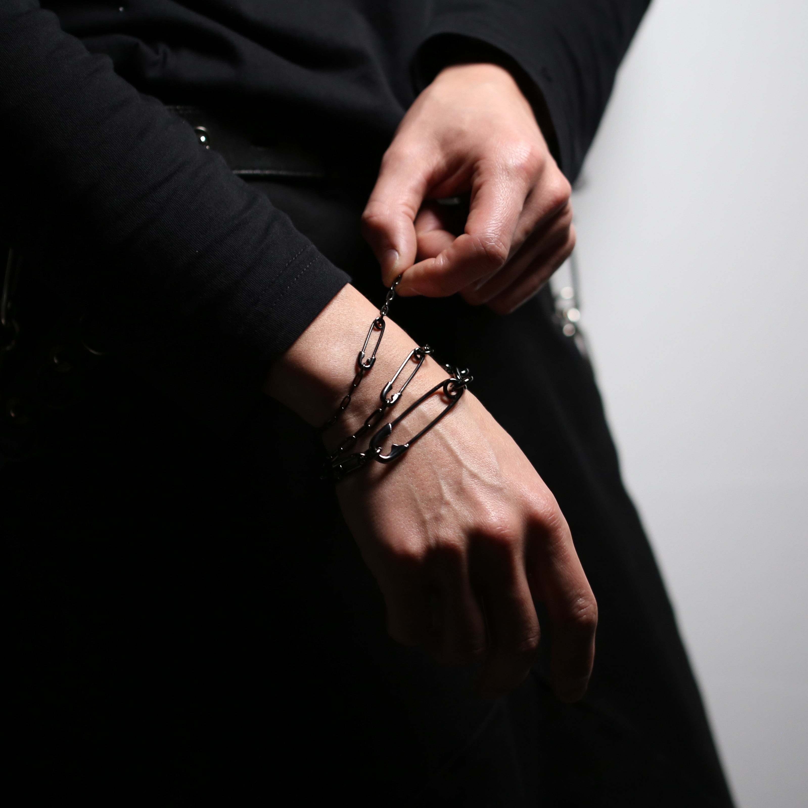 Long Safety Pin Azuki Chain Diamond Bracelet L - Black