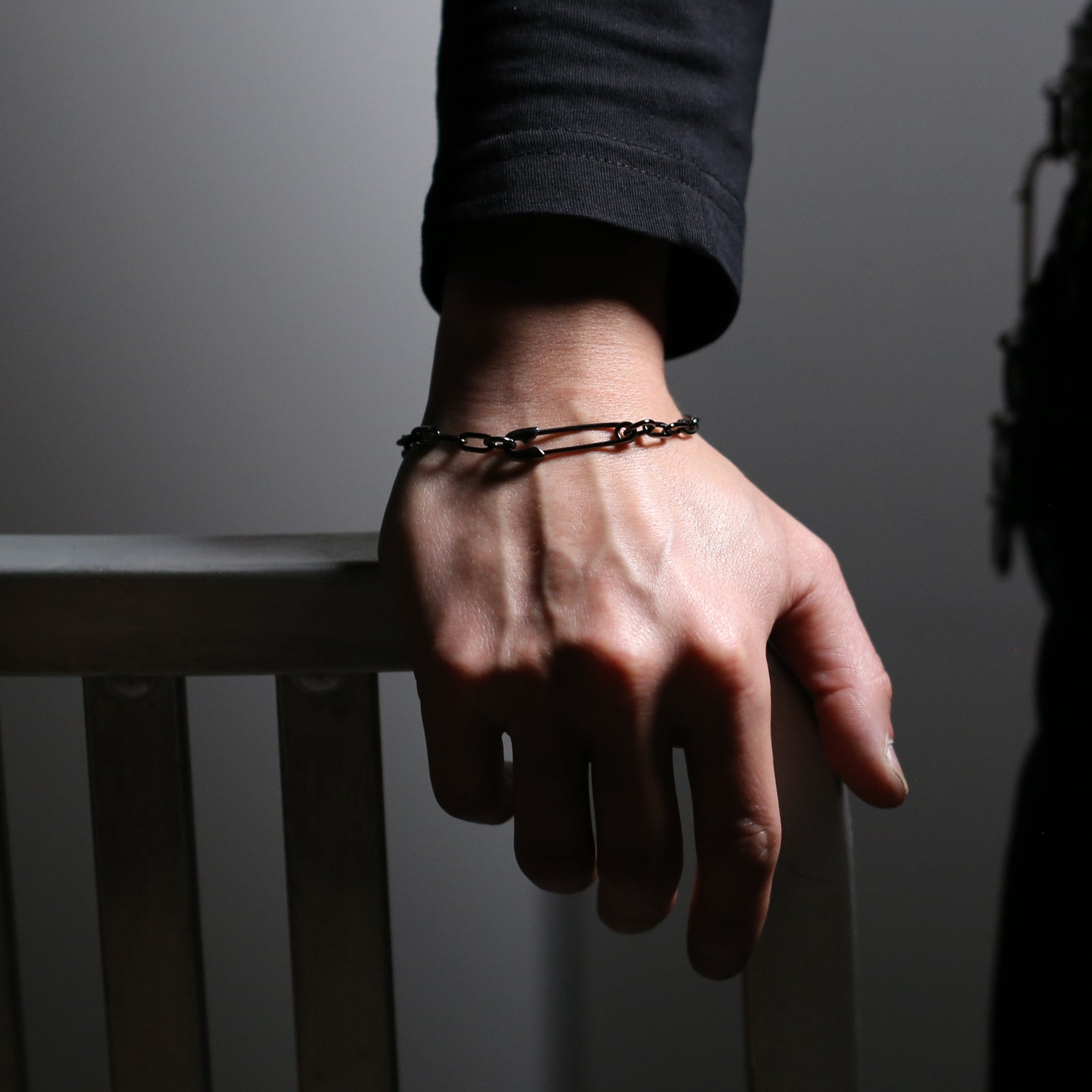 Long Safety Pin Azuki Chain Diamond Bracelet M - Black