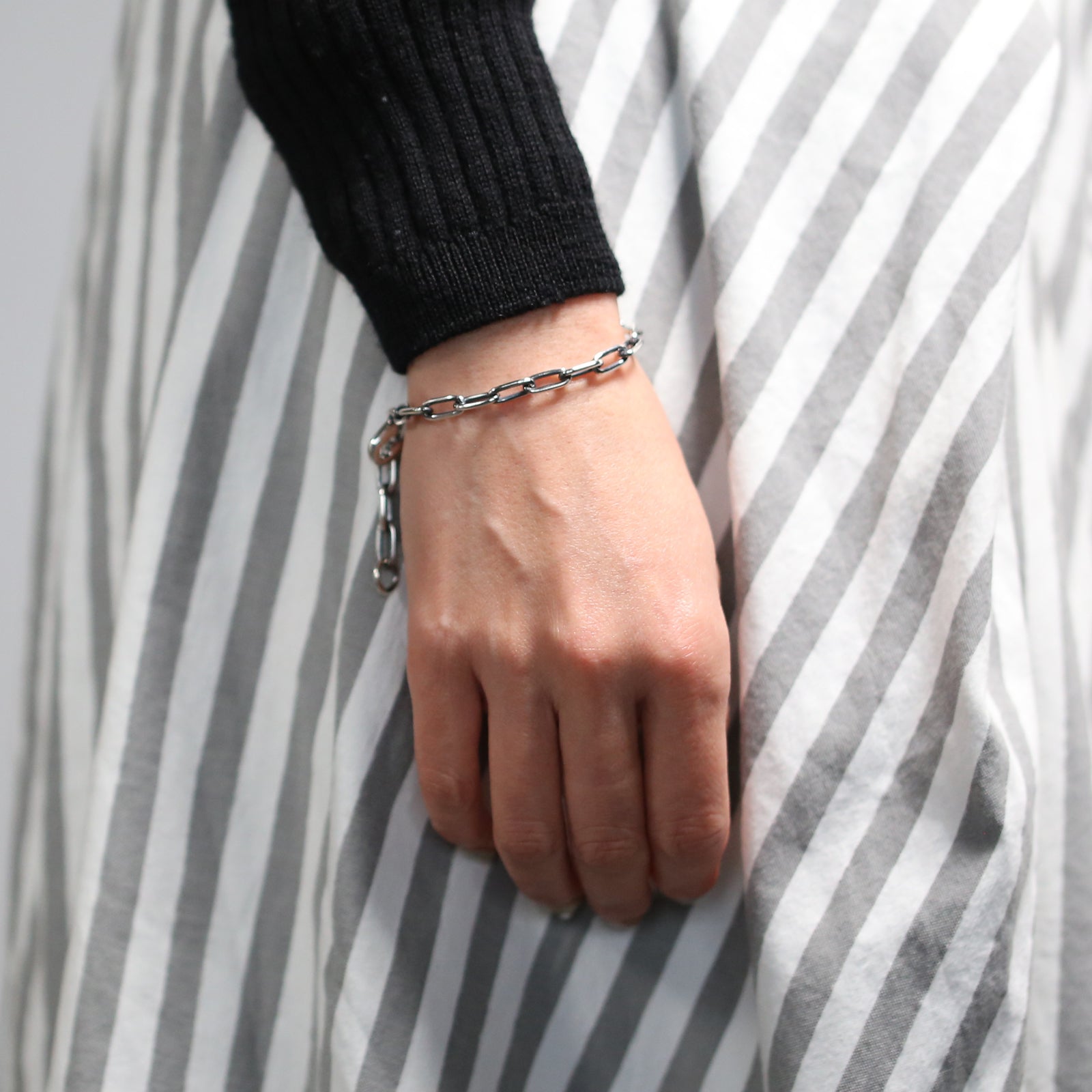 Long Safety Pin Azuki Chain Diamond Bracelet M - Silver (Smoked Finish)