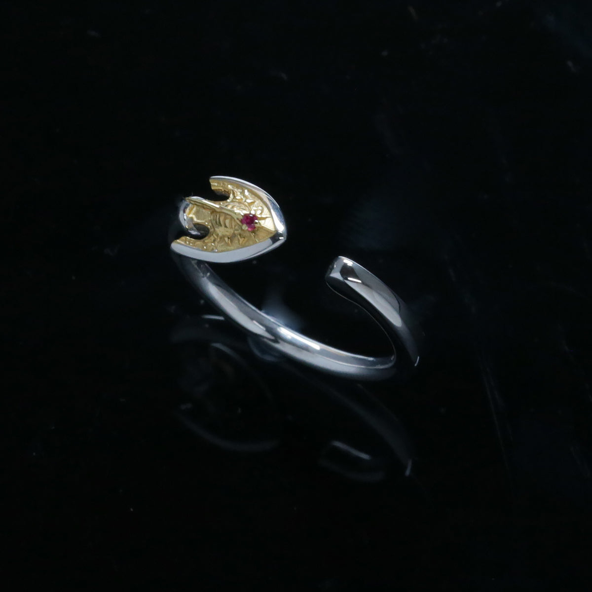 JoJo's Bizarre Adventure: Golden Wind Stand Arrow Ear Cuff (Single Ear)