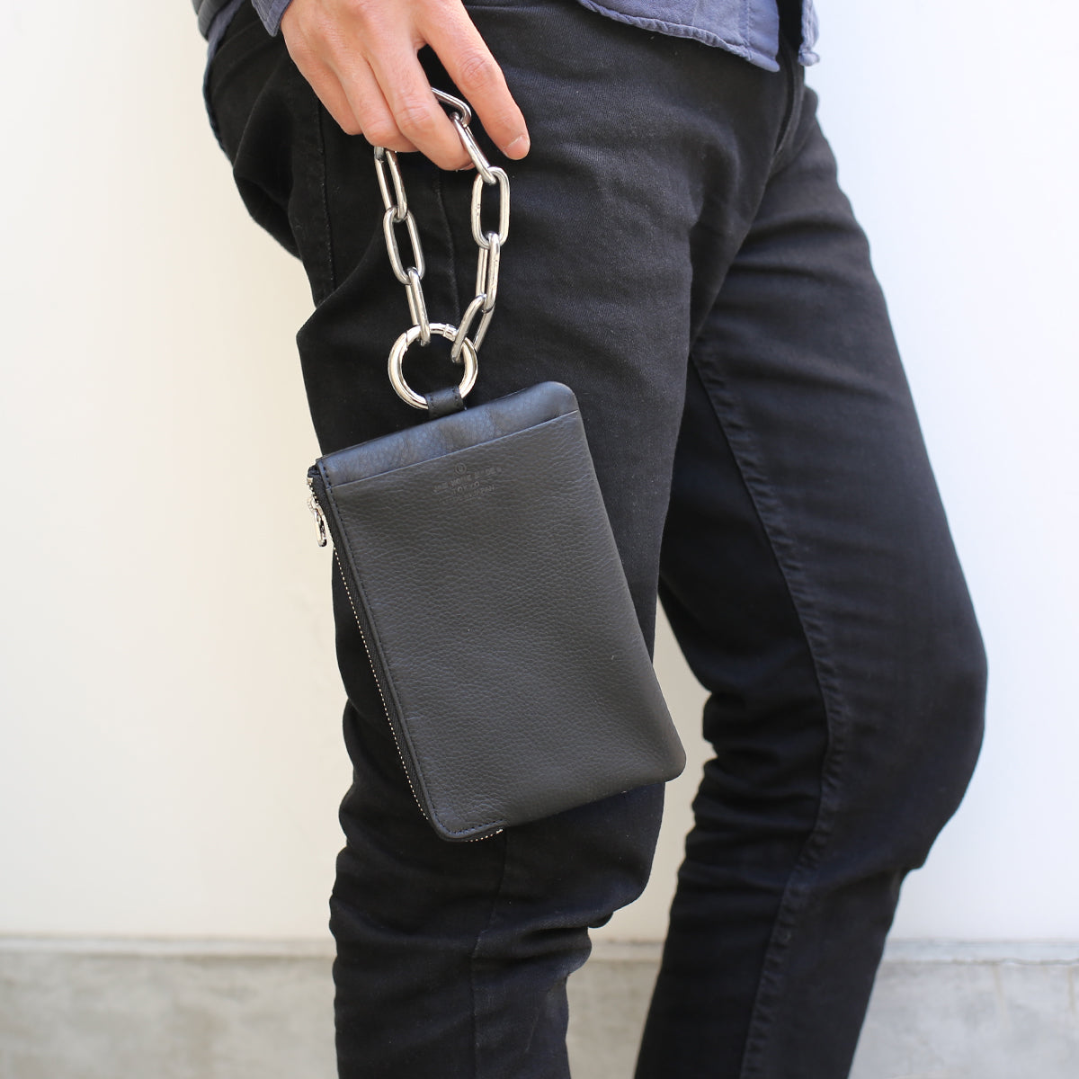Hands-Free L-Shaped Zip Pouch / Long Wallet Scotchgard Leather with Chain