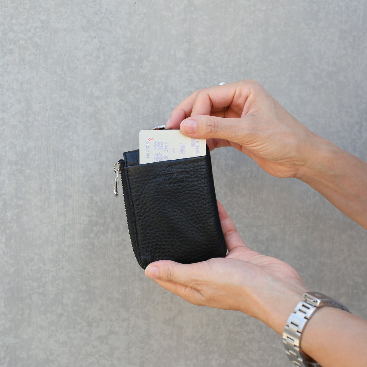Hands-free L-shaped Zip Pouch/Fragment Case Scotchgard Leather with Chain