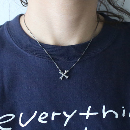 加勒比海盜:死無對證 十字骨項鍊 - 銀色