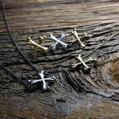 Pirates of the Caribbean: Dead Men Tell No Tales Crossbone Earrings - 18K Yellow Gold (One Ear)