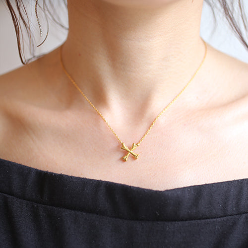 Pirates of the Caribbean: Dead Men Tell No Tales Crossbone Necklace - 18K Yellow Gold