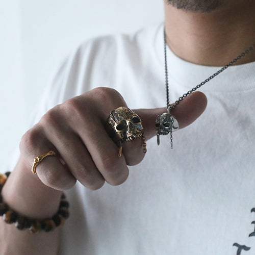 Pirates of the Caribbean: Dead Men Tell No Tales Skull Ring - Gold