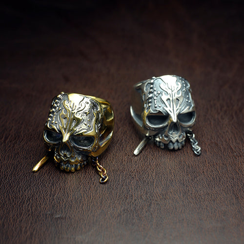 Pirates of the Caribbean: Dead Men Tell No Tales Skull Ring - Gold