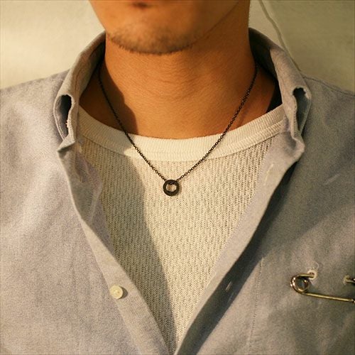 Flat-Band Diamond Star Necklace - Black