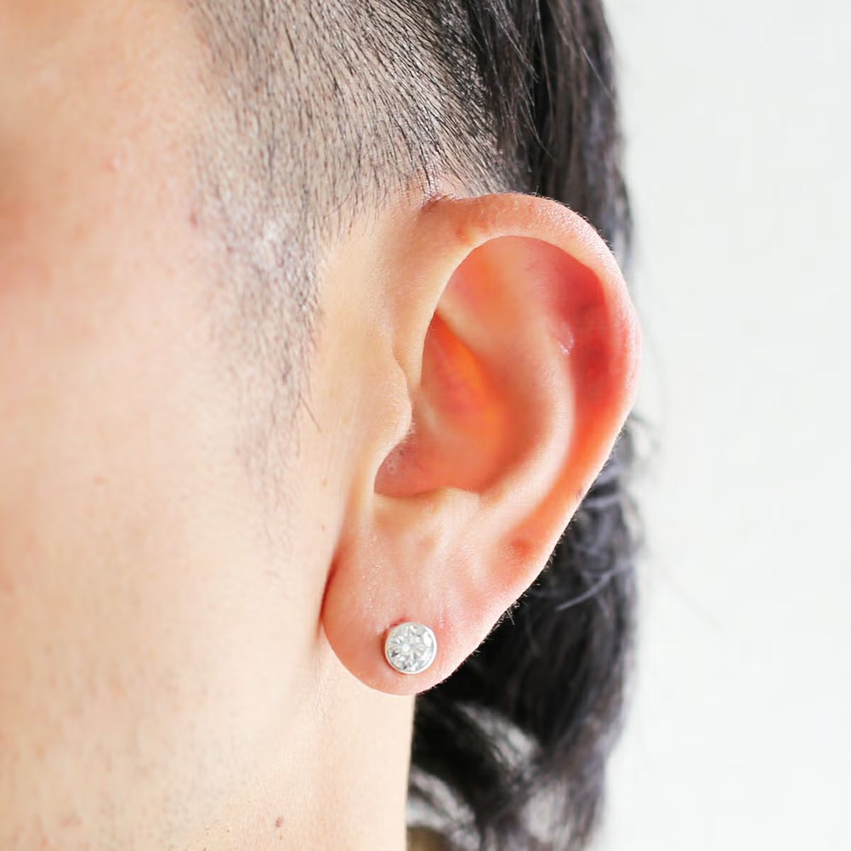 Modern Moissanite Earrings 6.5mm - Silver / Single Ear