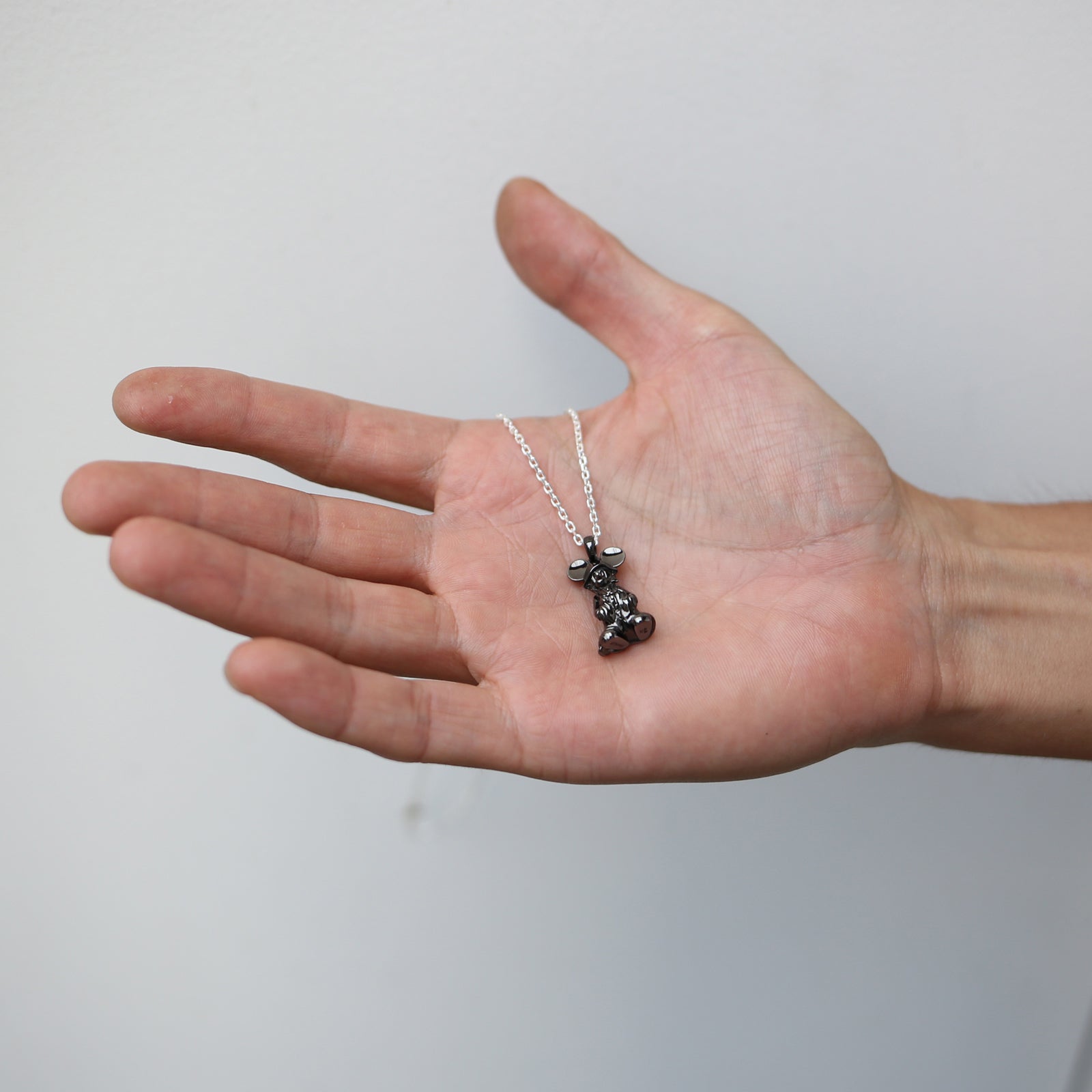 Kingdom Hearts "King (Mickey Mouse)" Necklace - Darkness (Black)