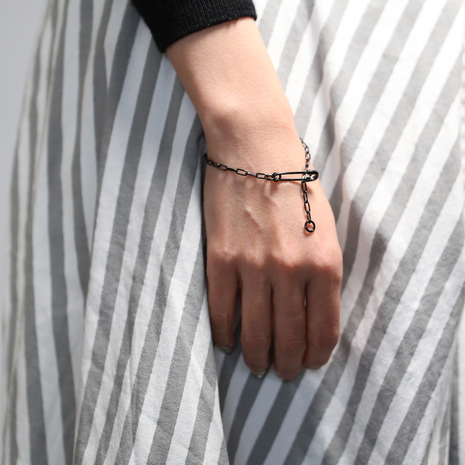 Long Safety Pin Azuki Chain Diamond Bracelet S - Black
