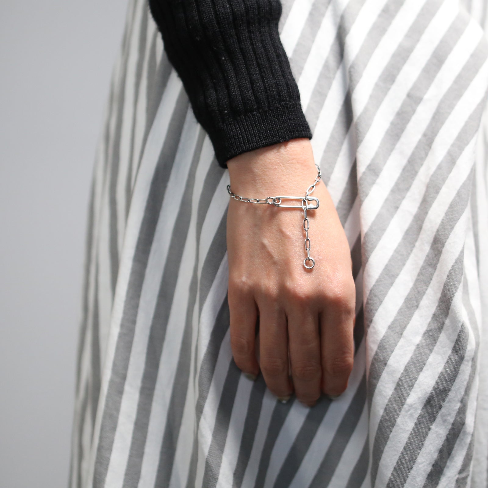 Long Safety Pin Azuki Chain Diamond Bracelet S - Silver (Smoked Finish)