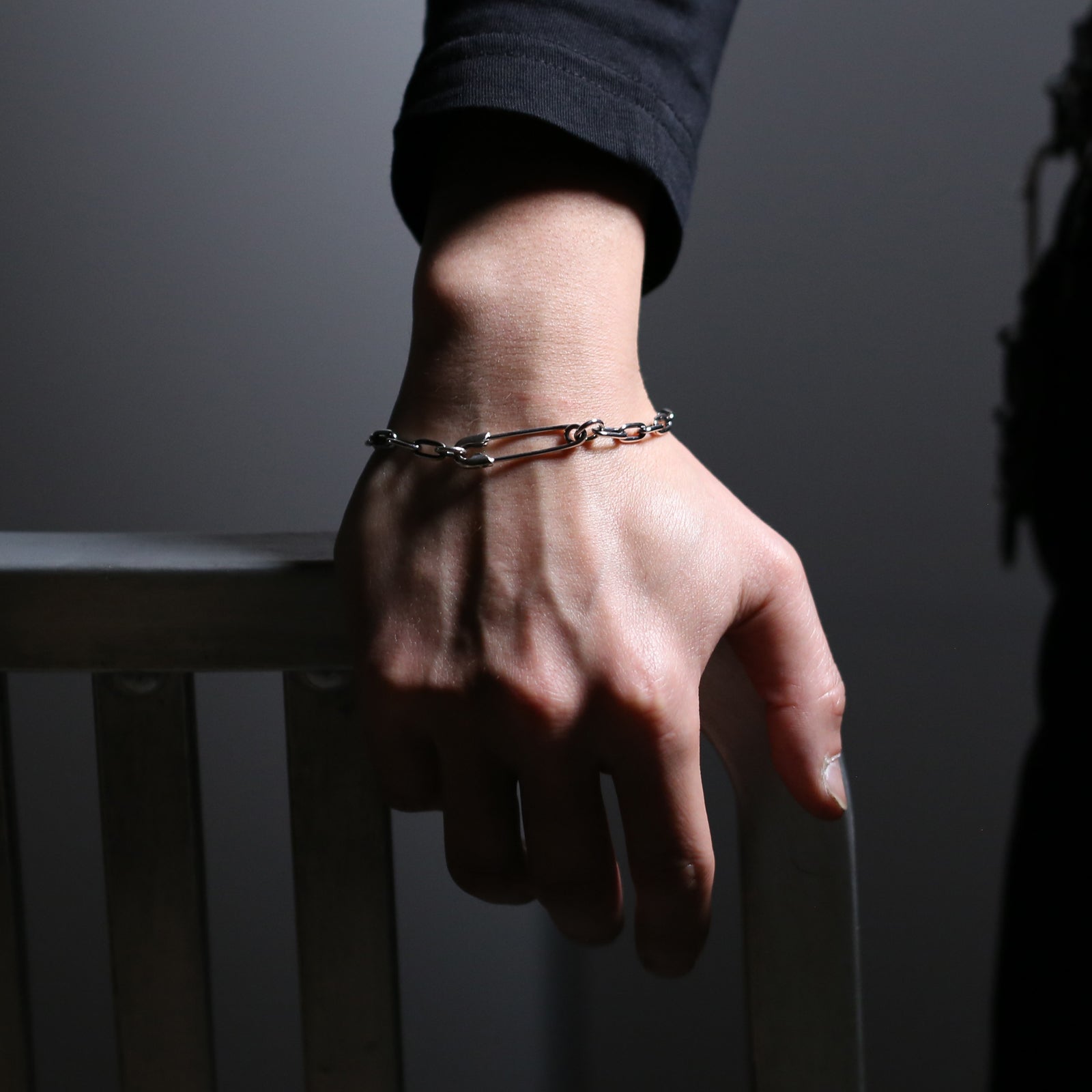 Long Safety Pin Azuki Chain Diamond Bracelet M - Silver (Smoked Finish)