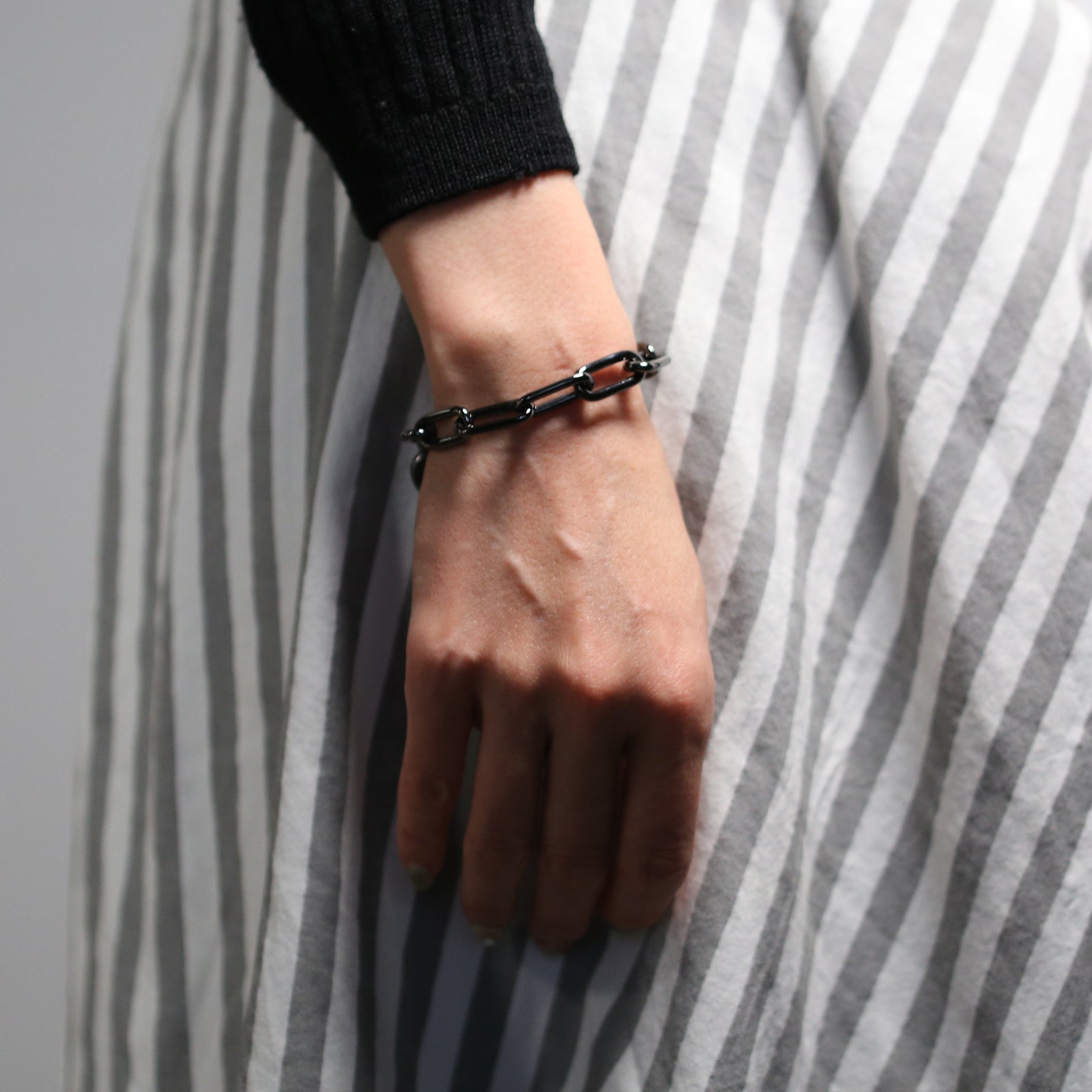 Long Safety Pin Azuki Chain Diamond Bracelet L - Black