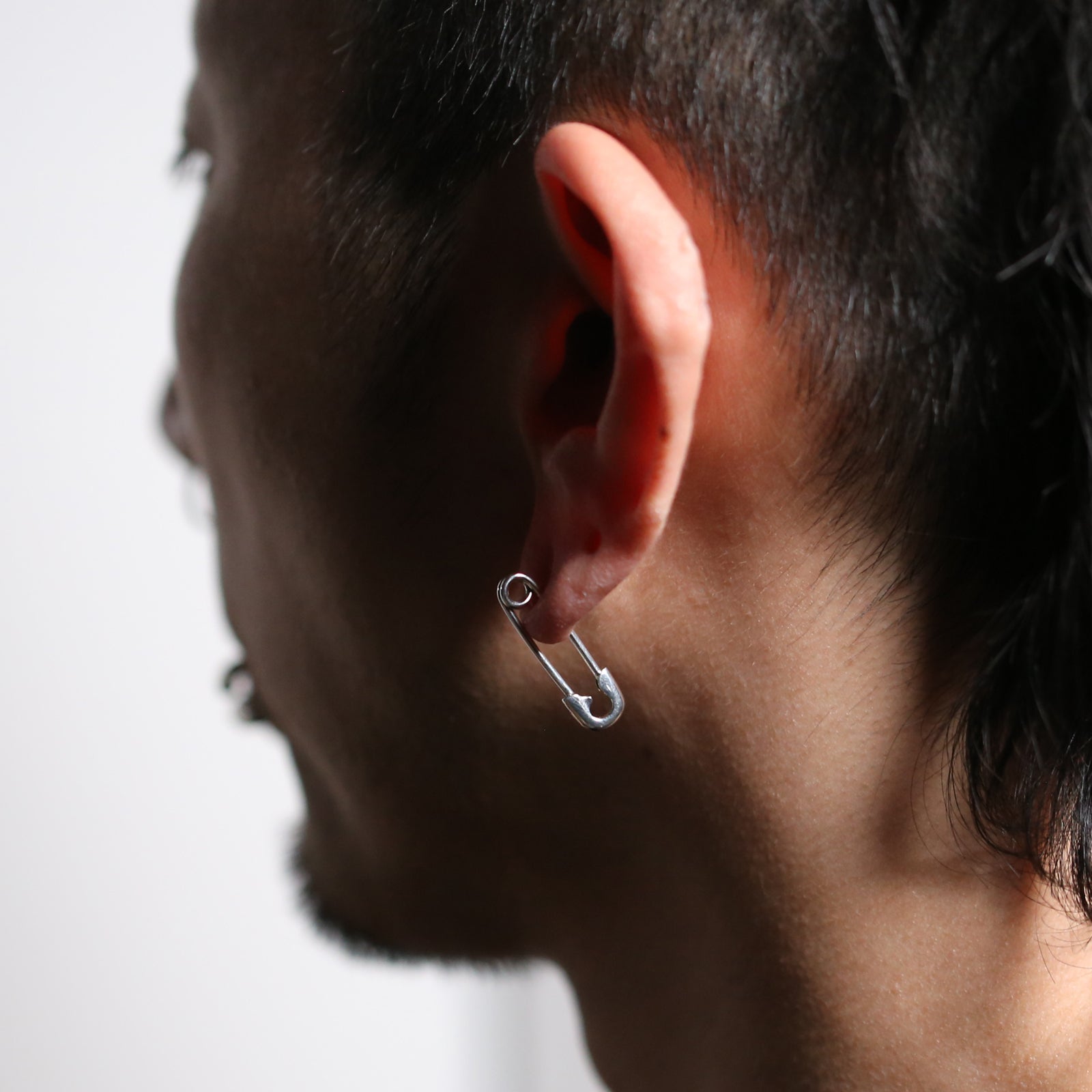 別針式鑽石耳環 S - 銀色（煙燻色）/ 單隻