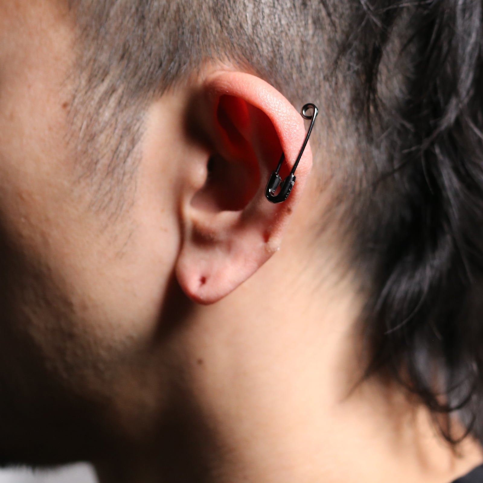 別針鑽石耳環 M - 黑色 / 單隻