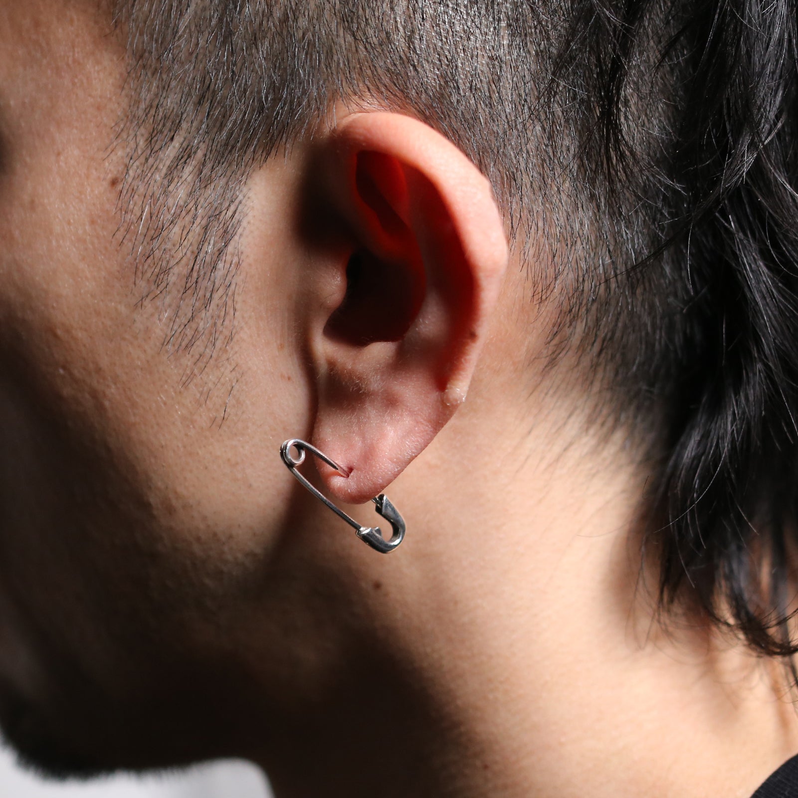 别针式钻石耳环 M - 银色（烟熏色）/ 单只