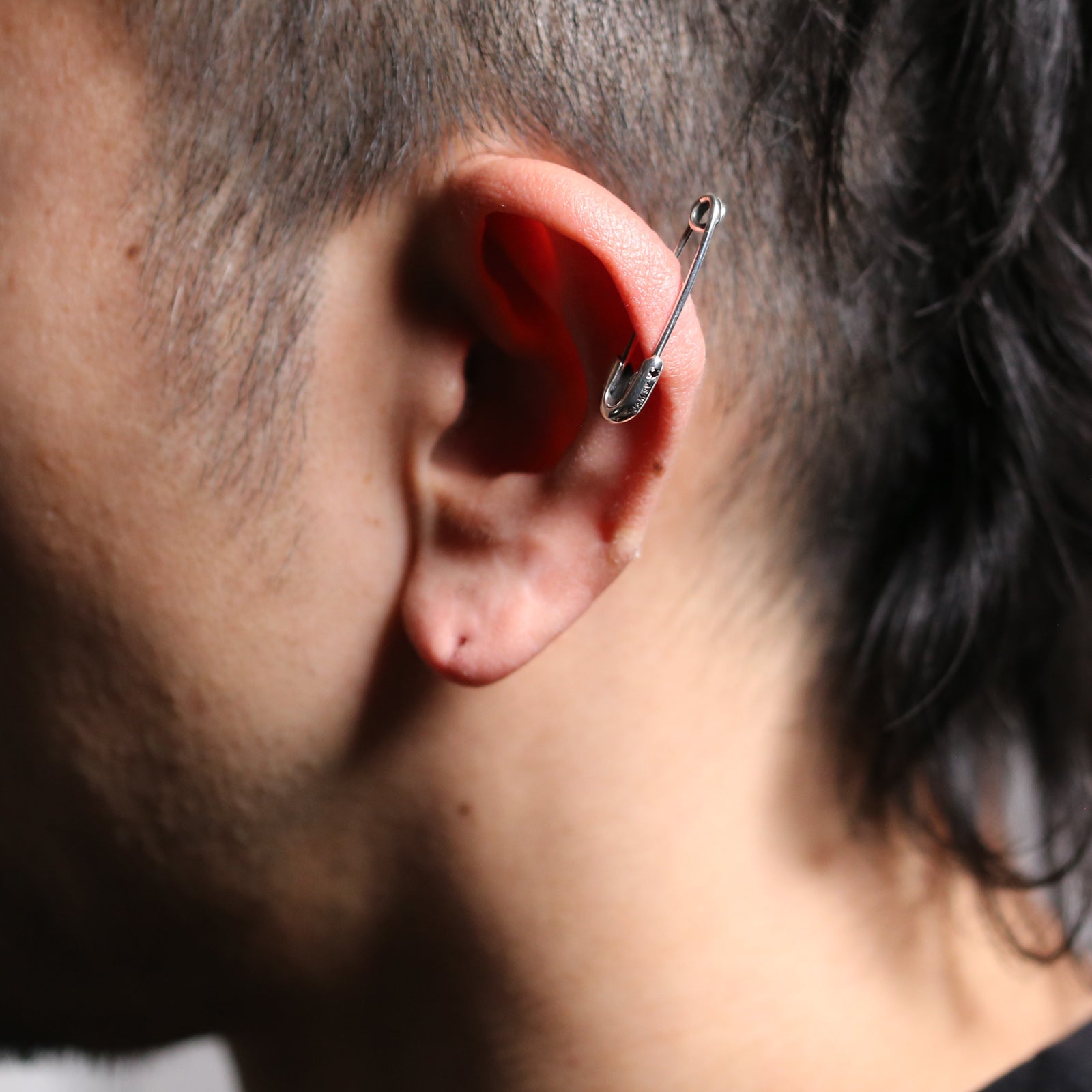 别针式钻石耳环 M - 银色（烟熏色）/ 单只