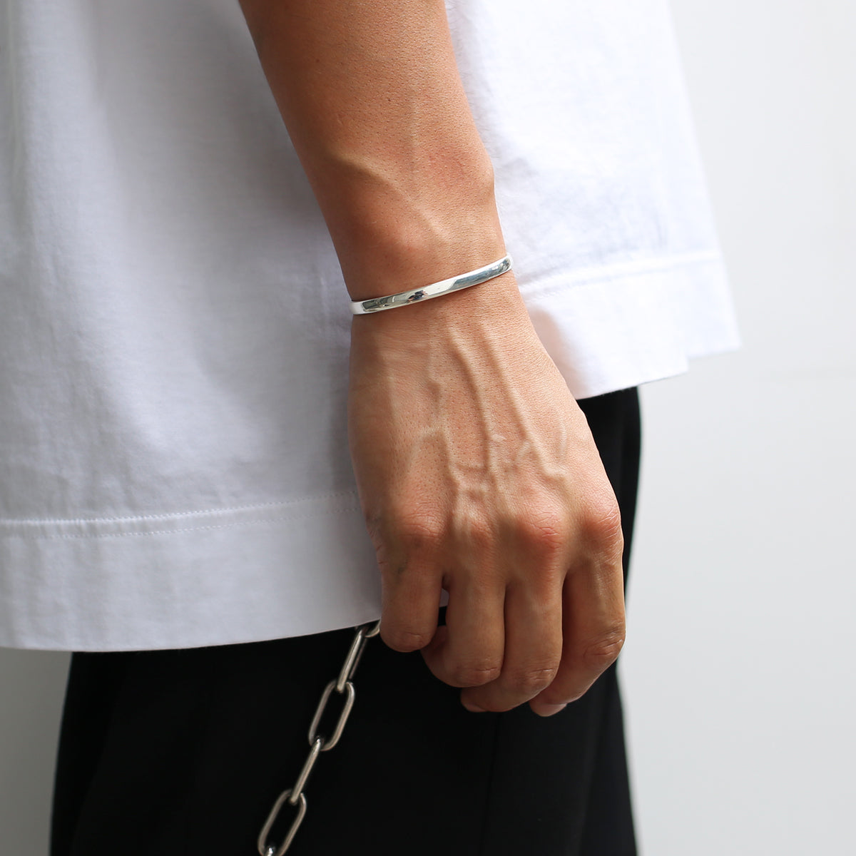 JoJo's Bizarre Adventure: Stone Ocean Green Dolphin Bangle / E. Arnyno