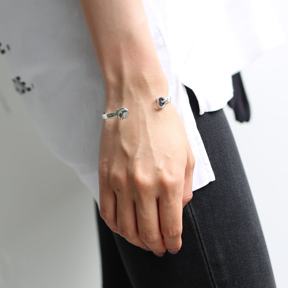 JoJo's Bizarre Adventure: Stone Ocean Green Dolphin Bangle / E. Arnyno