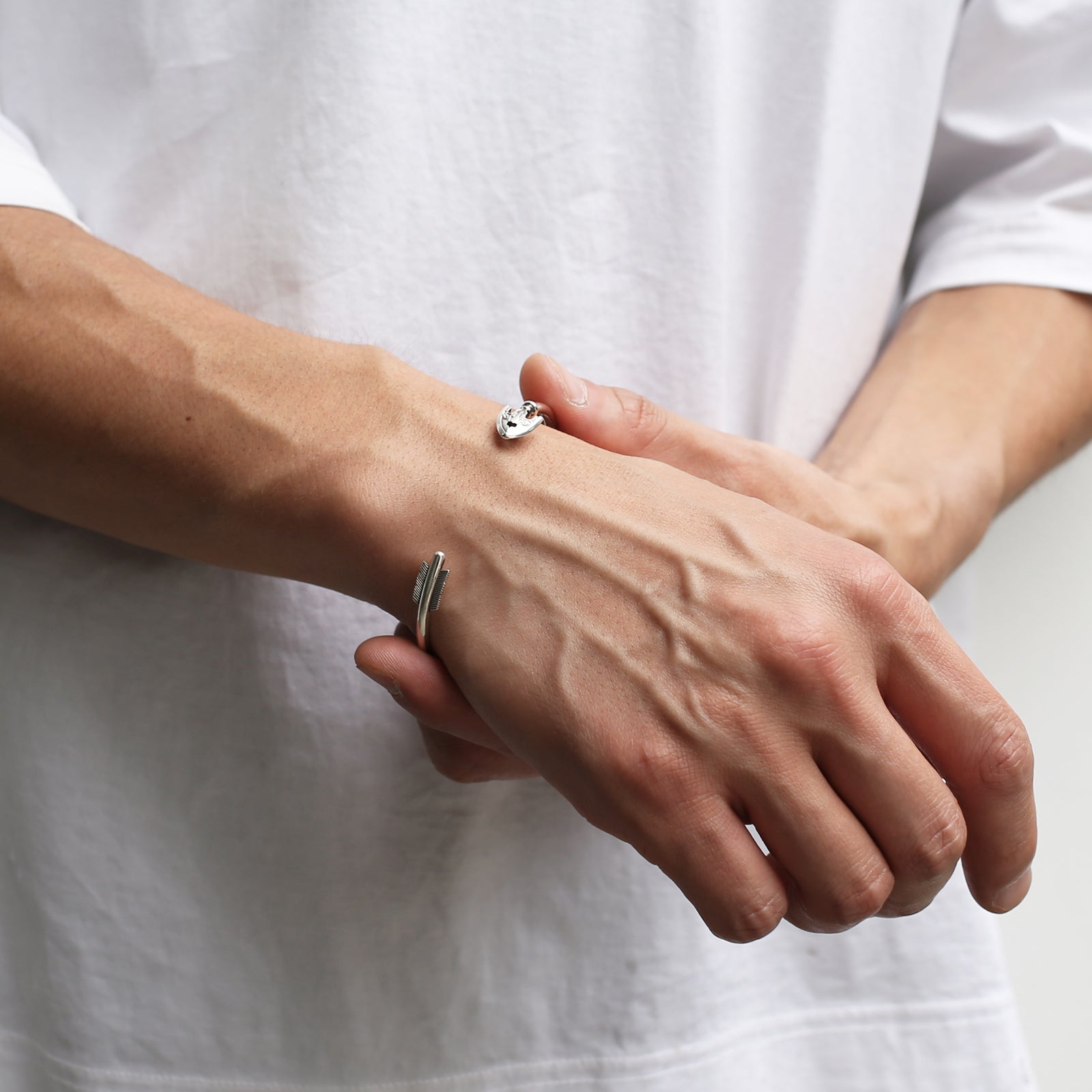 《JOJO的奇妙冒险：不灭钻石》替身箭手镯