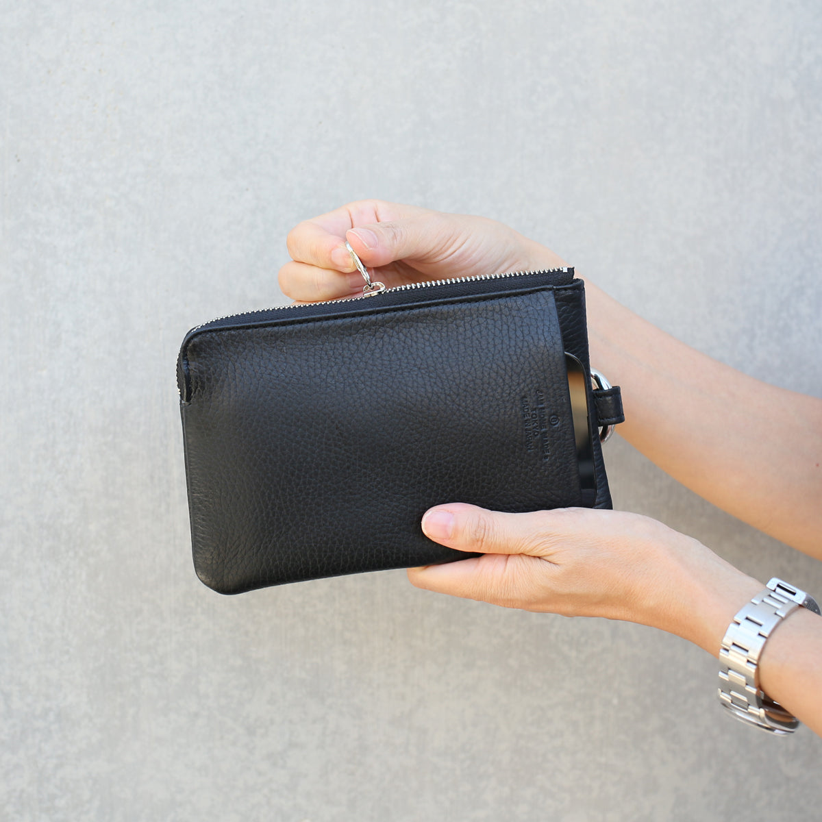 Hands-Free L-Shaped Zip Pouch / Long Wallet Scotchgard Leather