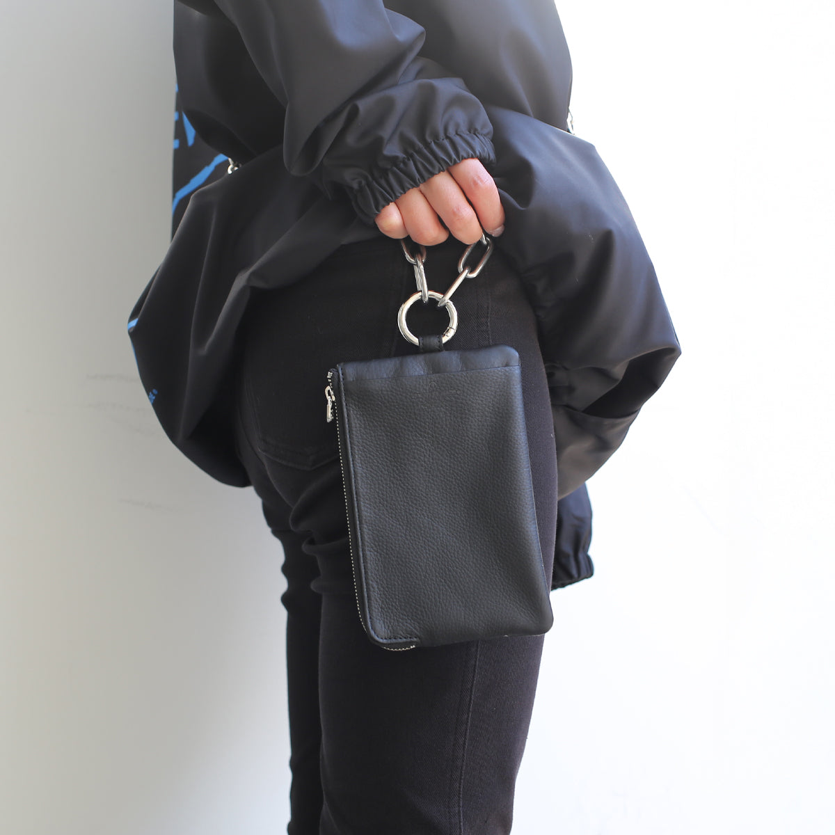 Hands-Free L-Shaped Zip Pouch / Long Wallet Scotchgard Leather with Chain