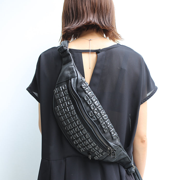 ENDURE Leather Studded Body Bag Shoulder Bag S - Black