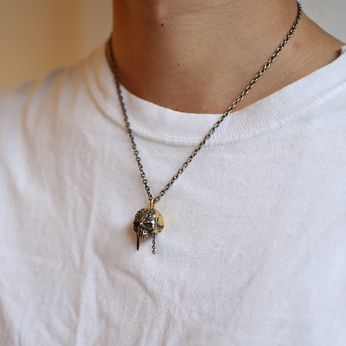 Pirates of the Caribbean: Dead Men Tell No Tales Skull Necklace - Gold