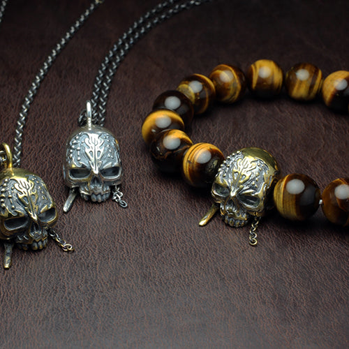 Pirates of the Caribbean: Dead Men Tell No Tales Skull Necklace - Gold