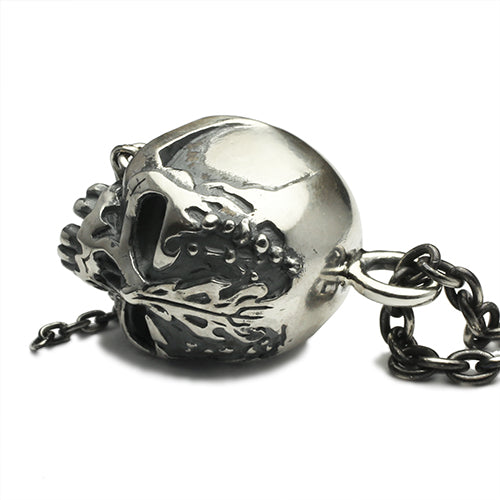 Pirates of the Caribbean: Dead Men Tell No Tales Skull Necklace - Silver