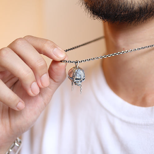 Pirates of the Caribbean: Dead Men Tell No Tales Skull Necklace - Silver