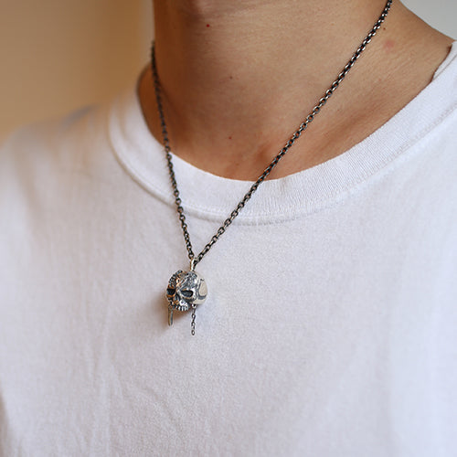 Pirates of the Caribbean: Dead Men Tell No Tales Skull Necklace - Silver